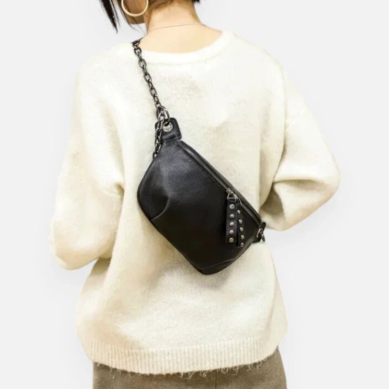 Damen Gürteltasche aus schwarzem Leder mit elegantem Schulterriemen | ADENIA