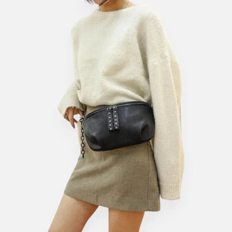 Damen Gürteltasche aus schwarzem Leder mit elegantem Schulterriemen | ADENIA