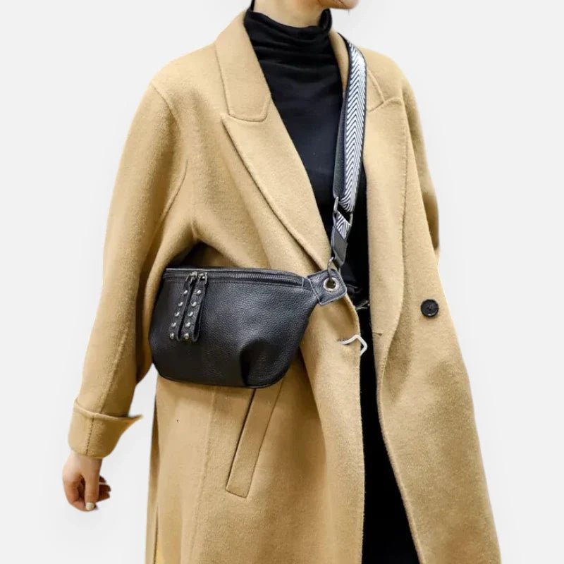 Damen Gürteltasche aus schwarzem Leder mit elegantem Schulterriemen | ADENIA