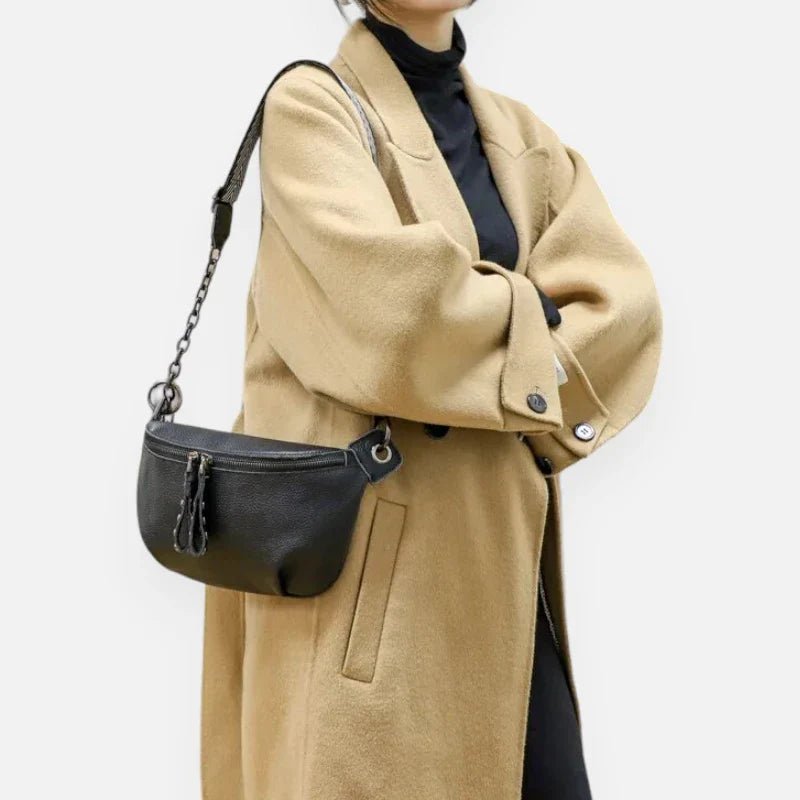 Damen Gürteltasche aus schwarzem Leder mit elegantem Schulterriemen | ADENIA
