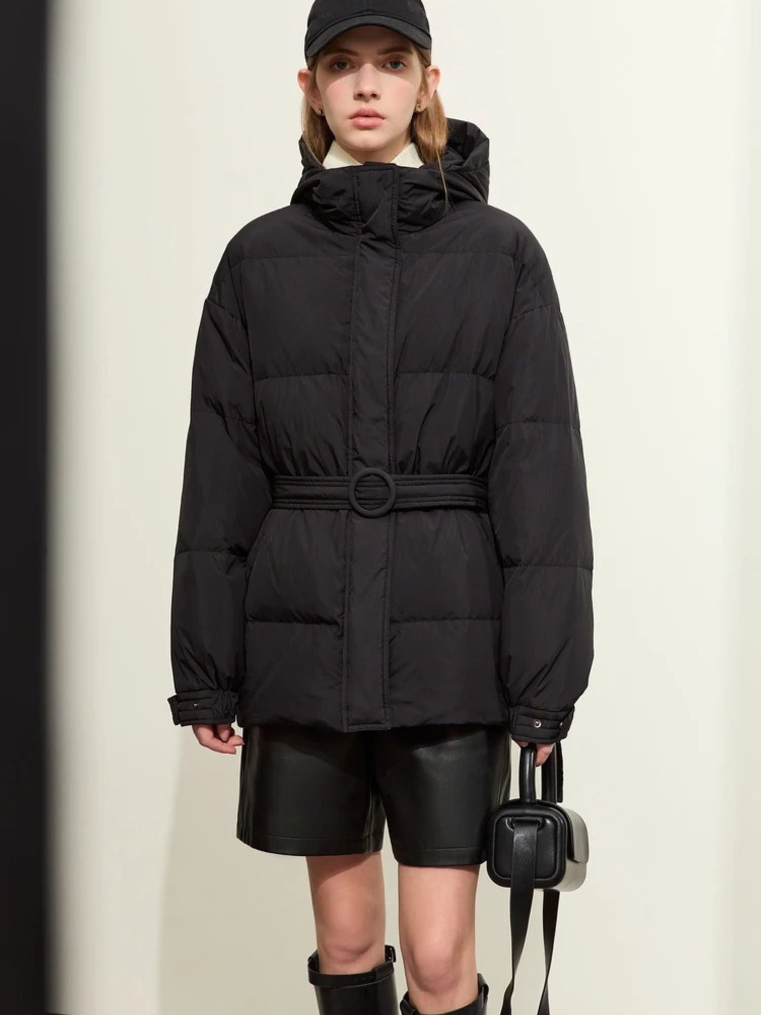 Steppjacke für Damen mit Gürtel und Kapuze | WINTERALLURE