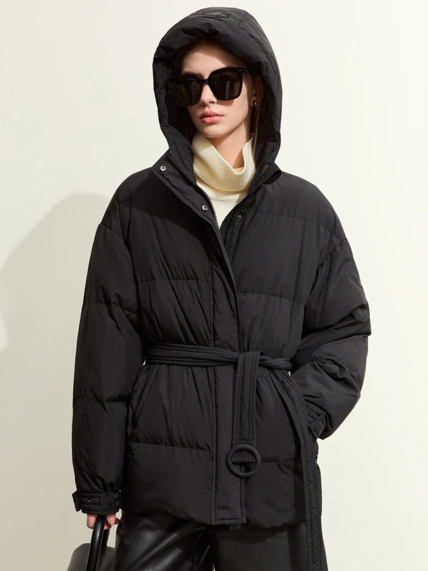 Steppjacke für Damen mit Gürtel und Kapuze | WINTERALLURE