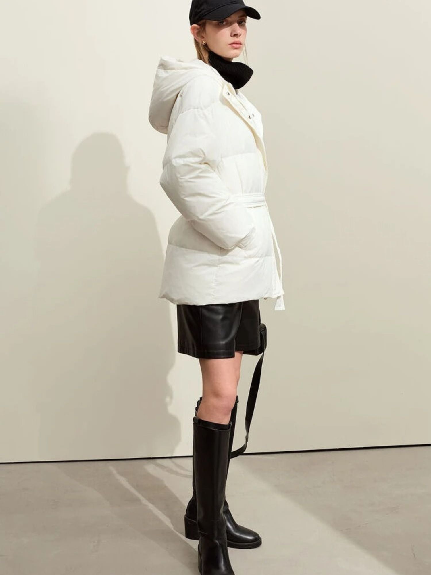 Steppjacke für Damen mit Gürtel und Kapuze | WINTERALLURE