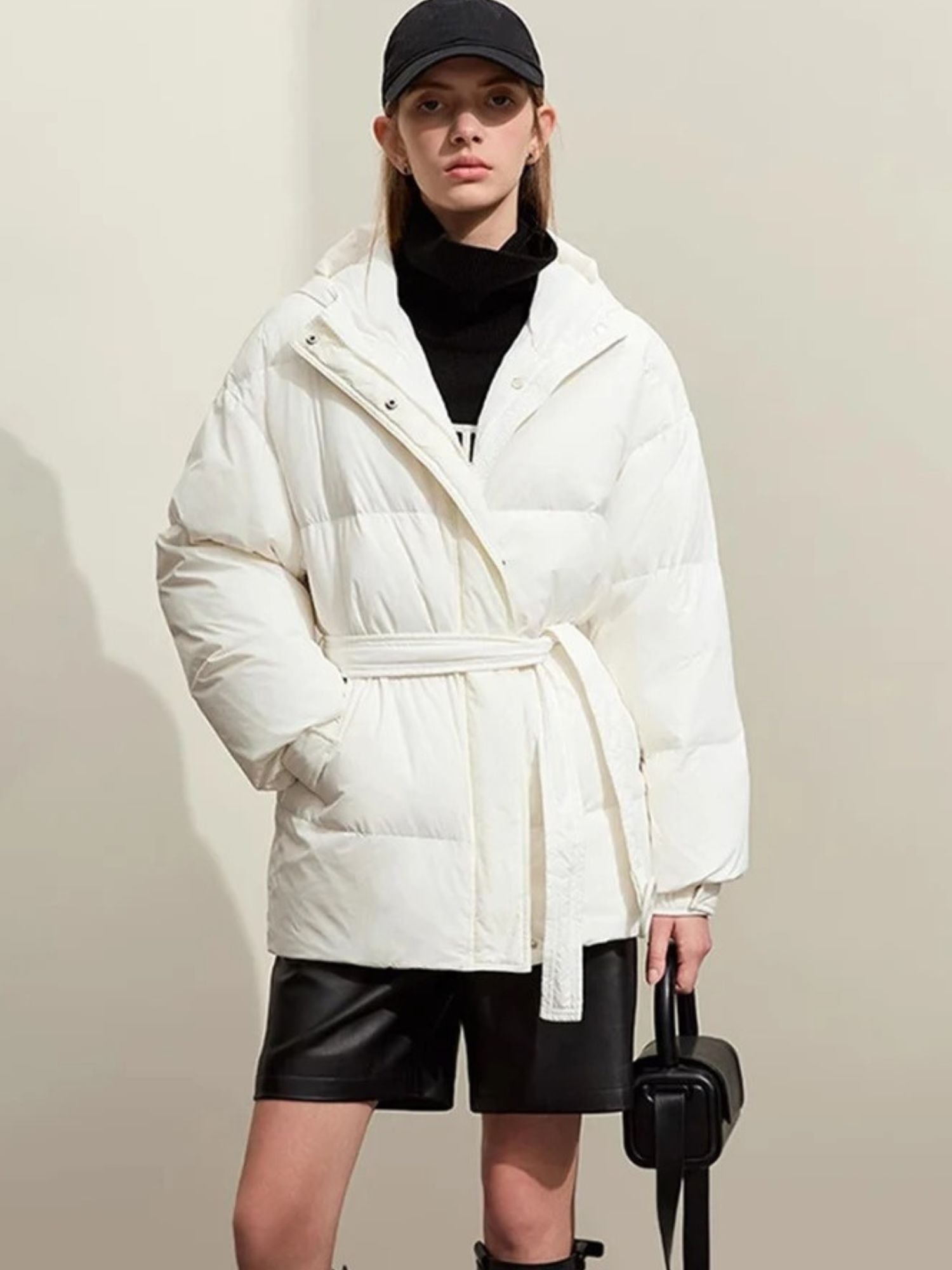 Steppjacke für Damen mit Gürtel und Kapuze | WINTERALLURE