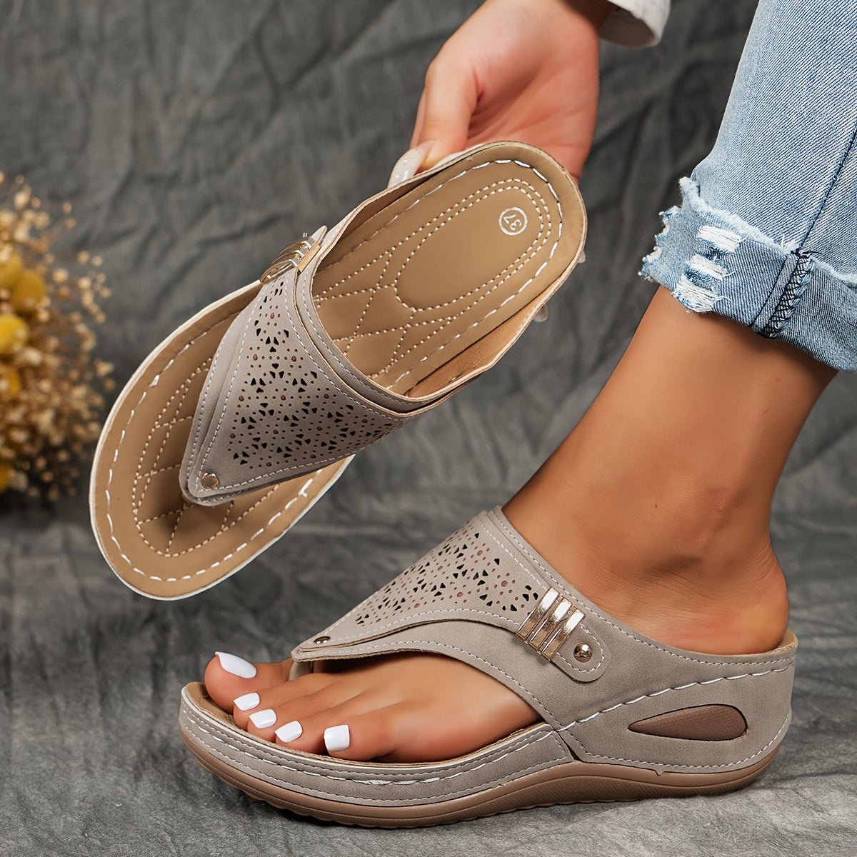 Flache Sandalen mit Keilsohle | ADRIANA