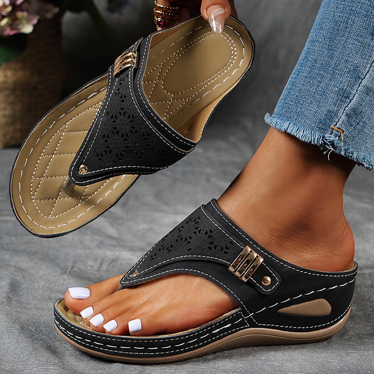 Flache Sandalen mit Keilsohle | ADRIANA