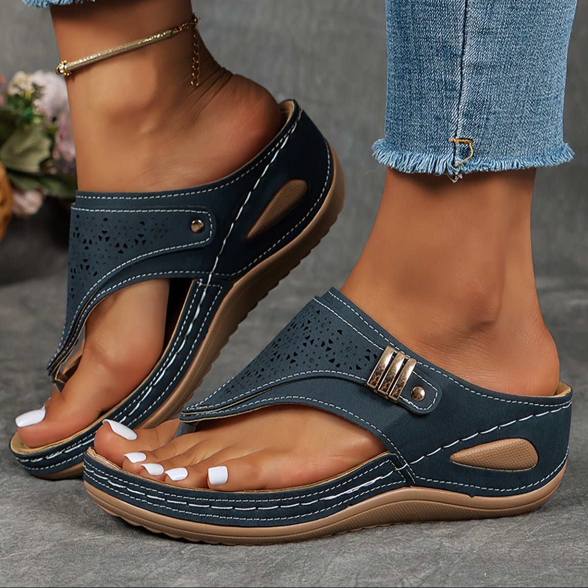 Flache Sandalen mit Keilsohle | ADRIANA